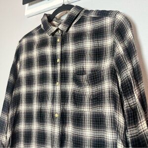 American Eagle Button Up Shirt Soft Boyfriend Fit Black Grey Plaid Size Medium